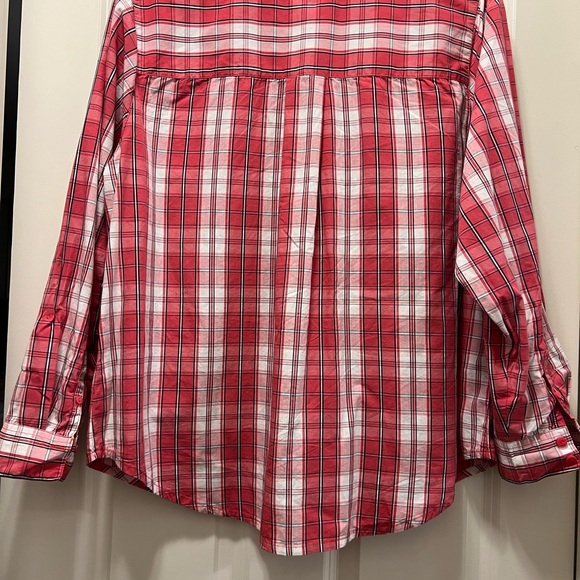 St John’s Bay Women’s Plus plaid button up long sleeve shirt. Size 1X - Picture 4 of 4